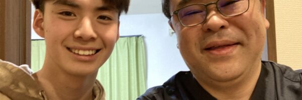 卒業生が施術を受けにきてくれました